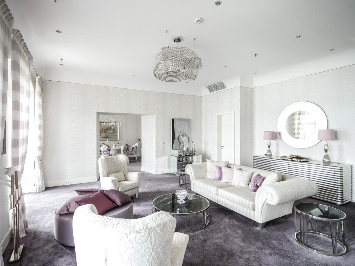 Falkensteiner Velden - The Leading Of The World