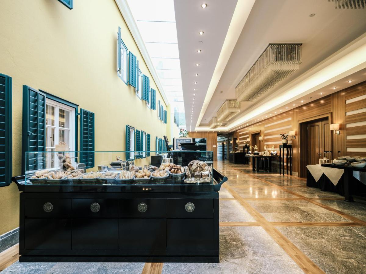 Falkensteiner Velden - The Leading Of The World