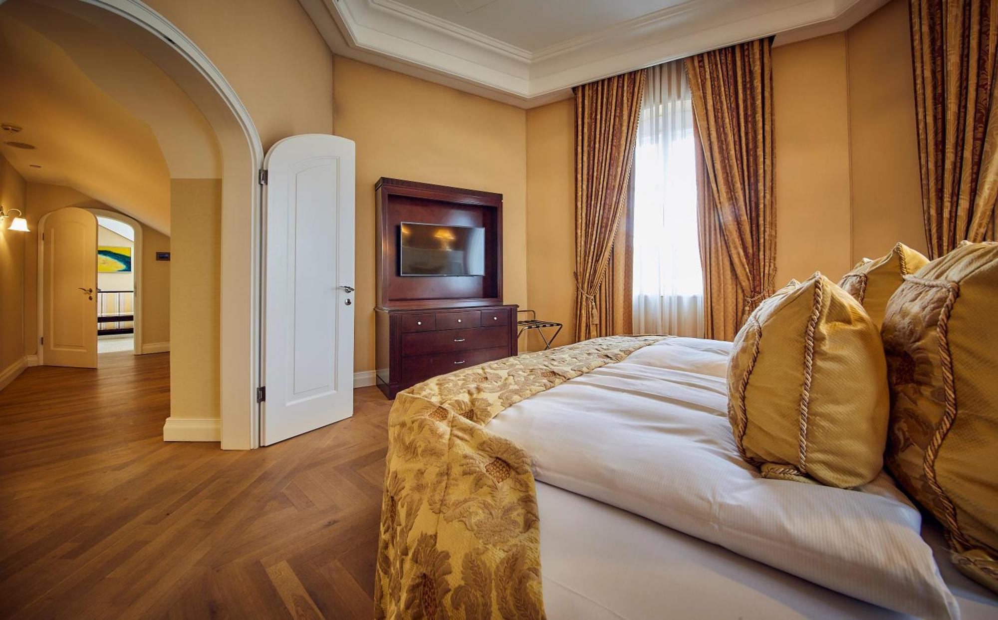 Hotel Falkensteiner Velden - The Leading Of The World 5*